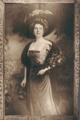 Mrs. Ureneva, 1911, painting by Victor Stember
