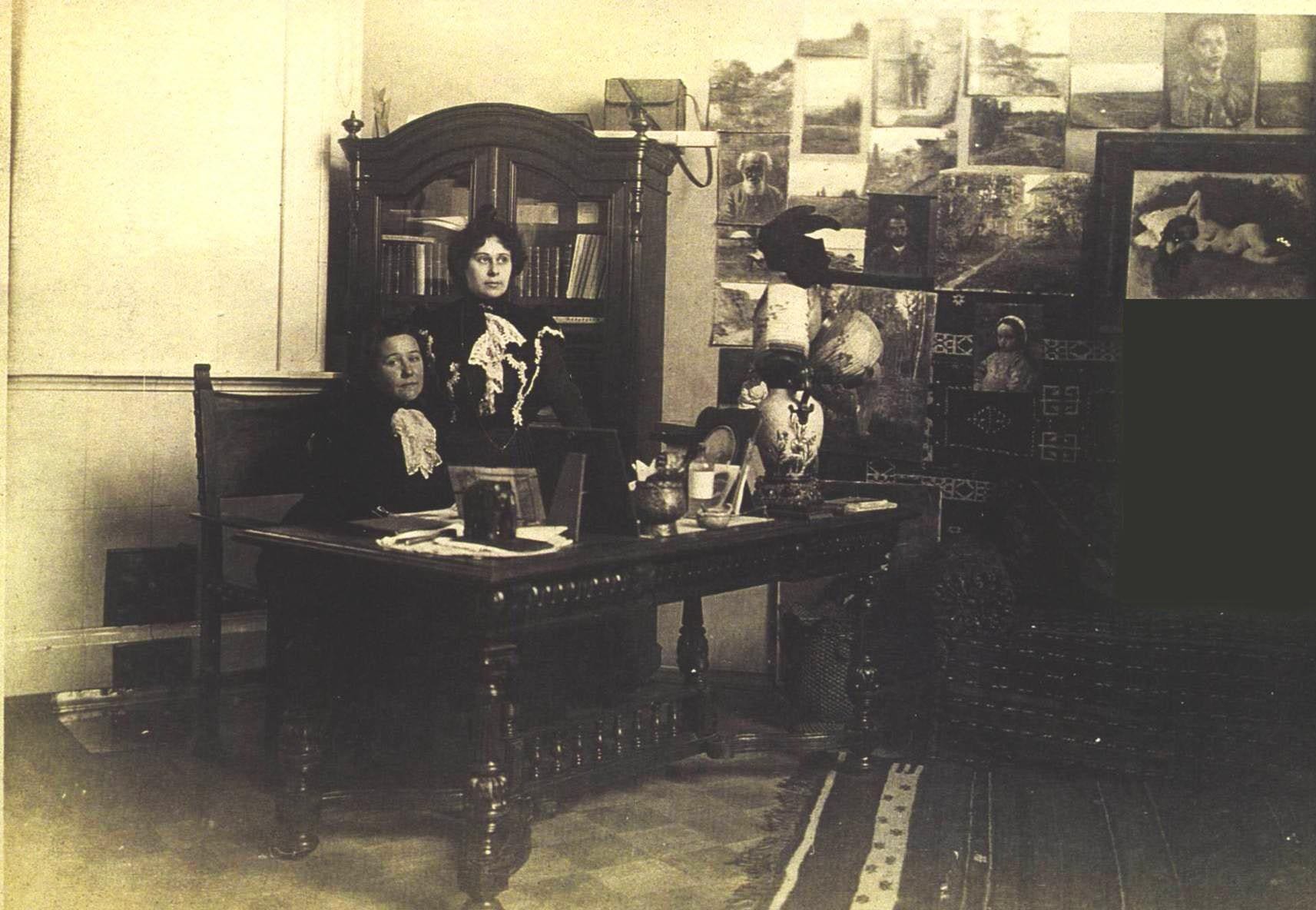 1900:Moscow: The artists studio on the top floor of a big house near the Moskvaretsky Bridge, across