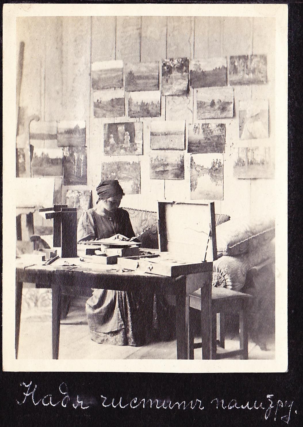 Stembers daughter Nadja also developed into a wonderful artist. Here she is shown among her painting